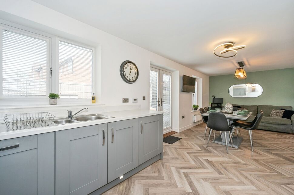 Kitchen / Diner / Family