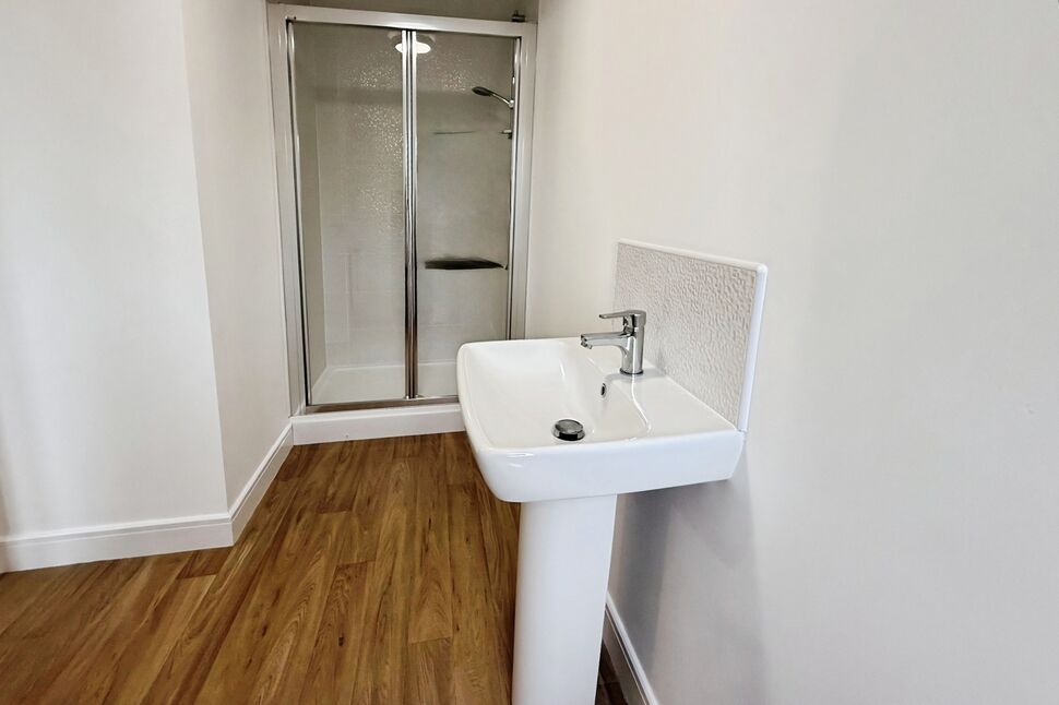 En-Suite Shower 1