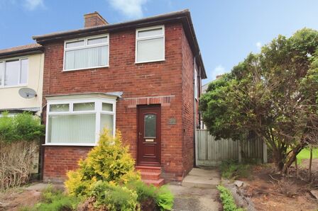 Beaumont Road, 3 bedroom Semi Detached House to rent, &pound;995 pcm