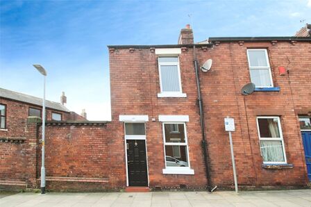 Bellgarth Road, 2 bedroom End Terrace House to rent, &pound;800 pcm