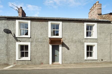 3 bedroom Mid Terrace House for sale