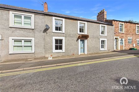 3 bedroom Mid Terrace House for sale