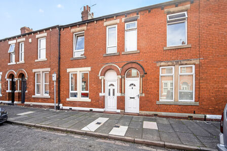 2 bedroom Mid Terrace House for sale