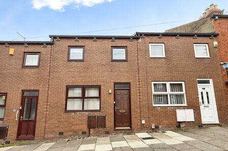 3 bedroom Mid Terrace House for sale