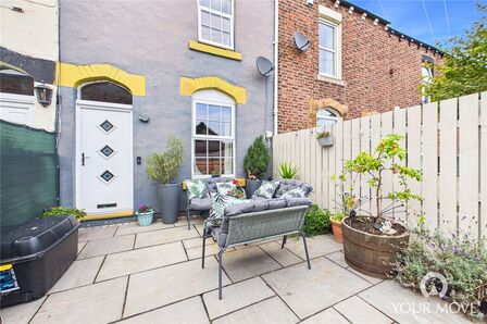 2 bedroom Mid Terrace House for sale