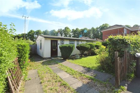 Mill Road, 2 bedroom Detached Bungalow for sale, £125,000