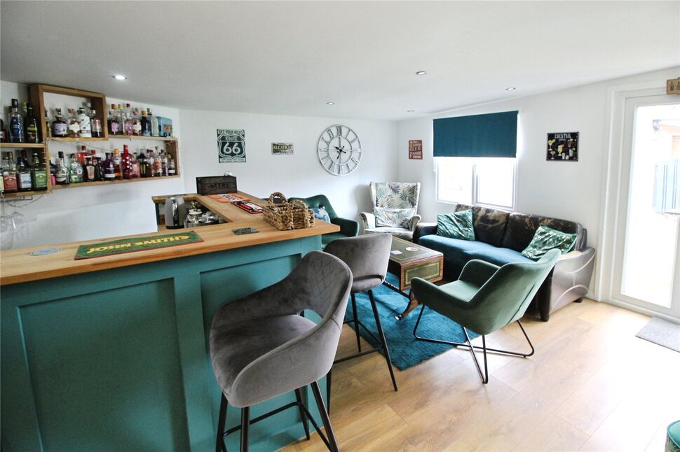 Entertainment Room / Bar