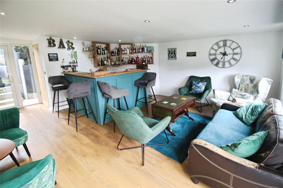 Entertainment Room / Bar