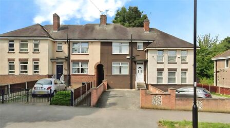 3 bedroom Mid Terrace House for sale