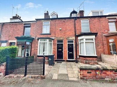 Smith Street, 3 bedroom Mid Terrace House to rent, &pound;1,050 pcm