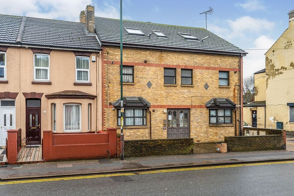 Main image of Flat to rent, Connaught Mews Luton Road, Chatham, Kent, ME4