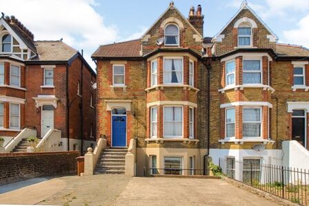 Maidstone Road, 1 bedroom Flat to rent, &pound;1,050 pcm