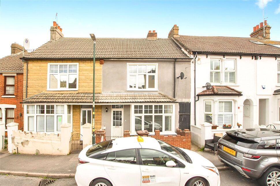 Main image of 2 bedroom Mid Terrace House to rent, Victoria Road, Chatham, Kent, ME4