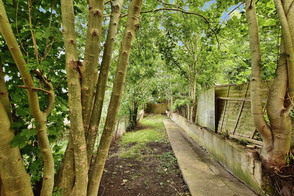 3 bedroom Mid Terrace House for sale, Grange Hill, Chatham, ME5 £170,000