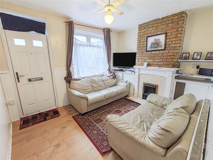 2 bedroom Mid Terrace House for sale, Castle Road, Chatham, ME4 £185,000