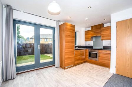 2 bedroom Semi Detached House to rent