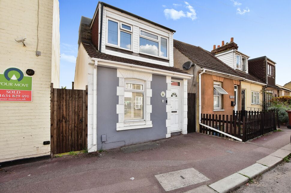 2 bedroom Detached House for sale, Upper Luton Road, Chatham, ME5 £