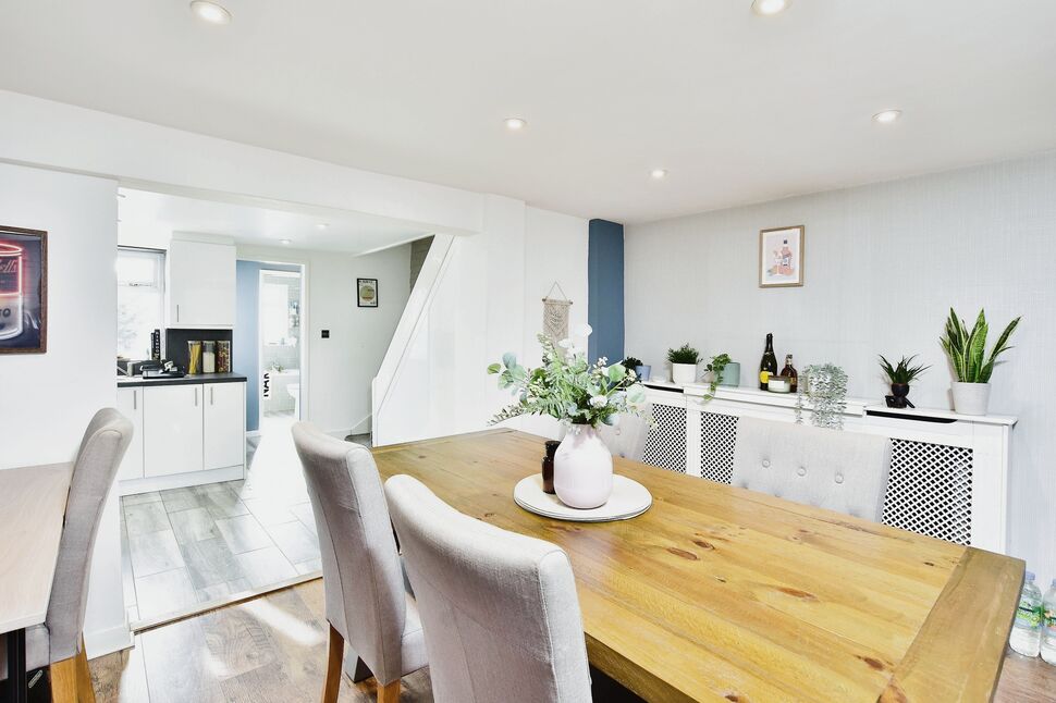 2 bedroom Detached House for sale, Upper Luton Road, Chatham, ME5 £