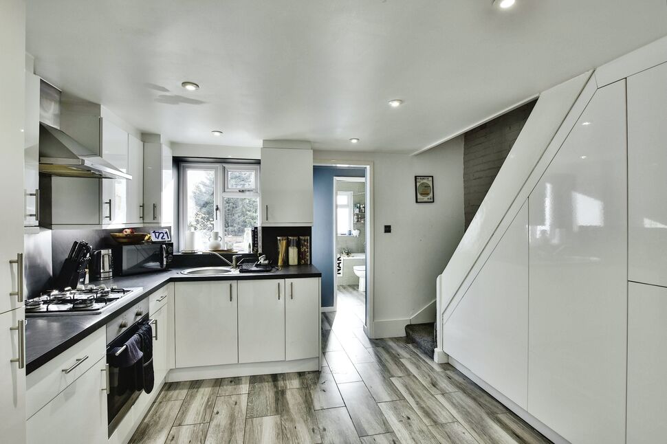 2 bedroom Detached House for sale, Upper Luton Road, Chatham, ME5 £