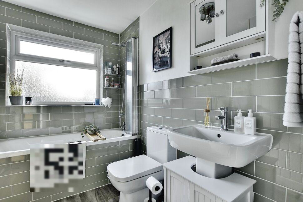 2 bedroom Detached House for sale, Upper Luton Road, Chatham, ME5 £