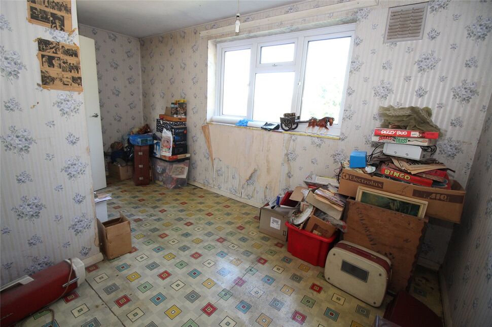 3 bedroom Mid Terrace House for sale, Gorse Avenue, Chatham, ME5 £250,000