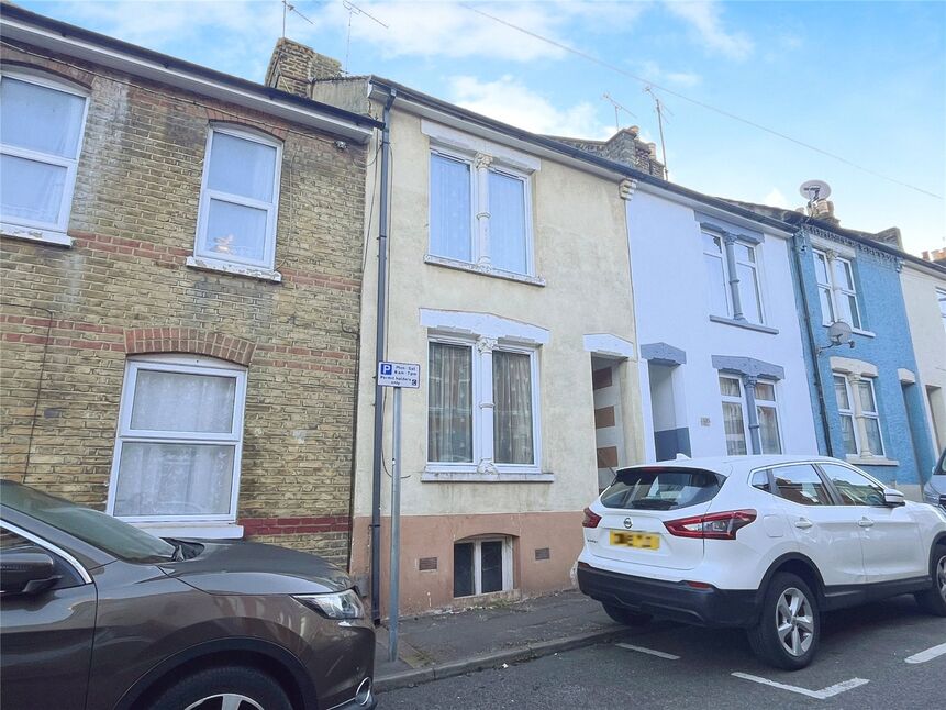 3 bedroom Mid Terrace House for sale, Dale Street, Chatham, ME4 £199,999