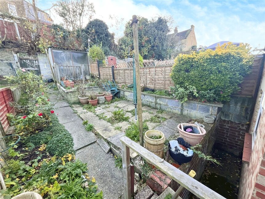 3 bedroom Mid Terrace House for sale, Dale Street, Chatham, ME4 £199,999