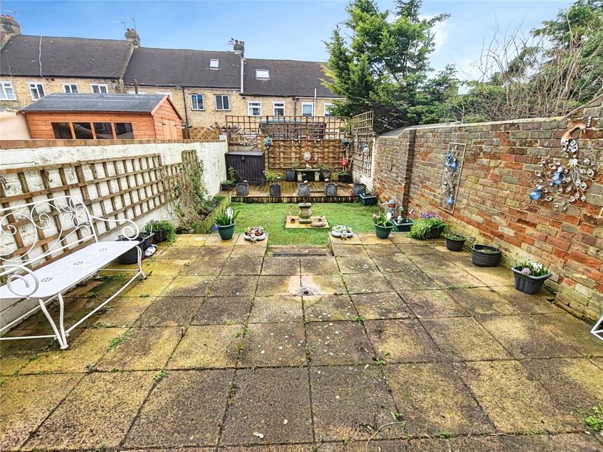 2 bedroom Mid Terrace House for sale, St. Leonards Avenue, Chatham, ME4