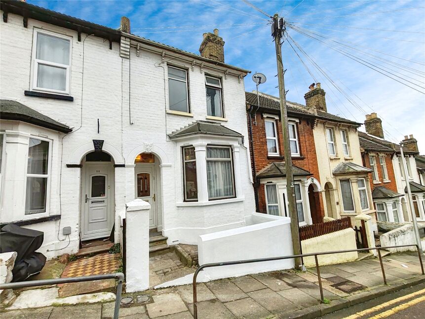 3 bedroom Mid Terrace House for sale, Institute Road, Chatham, ME4 £