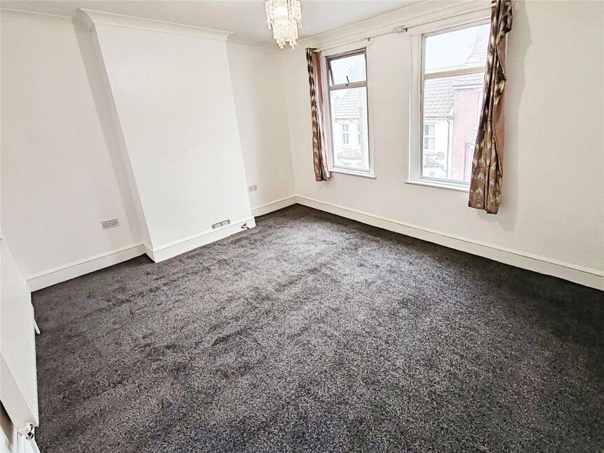 3 bedroom Mid Terrace House for sale, Institute Road, Chatham, ME4 £