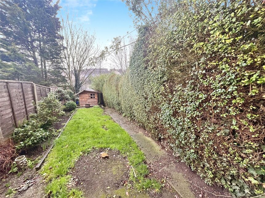 3 bedroom Mid Terrace House for sale, Gordon Road, Chatham, ME4 £220,000