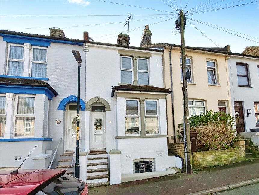 3 bedroom Mid Terrace House for sale