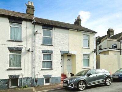 Seymour Road, 3 bedroom Mid Terrace House to rent, £1,300 pcm
