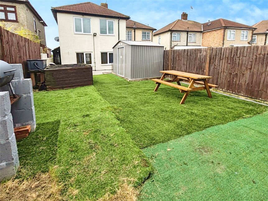 3 bedroom Semi Detached House for sale, Crestway, Chatham, ME5 £315,000