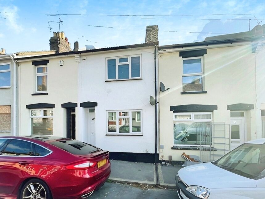 Main image of 2 bedroom Mid Terrace House to rent, Glencoe Road, Chatham, Kent, ME4