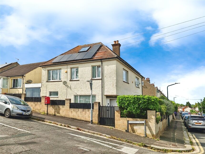 Main image of 3 bedroom Detached House for sale, Elm Avenue, Chatham, Kent, ME4