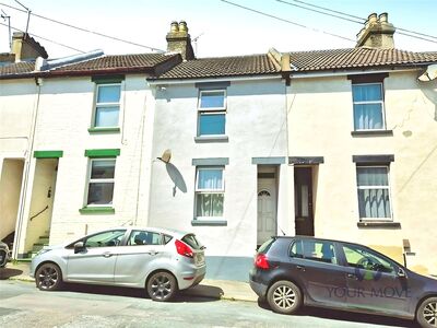 3 bedroom Mid Terrace House to rent