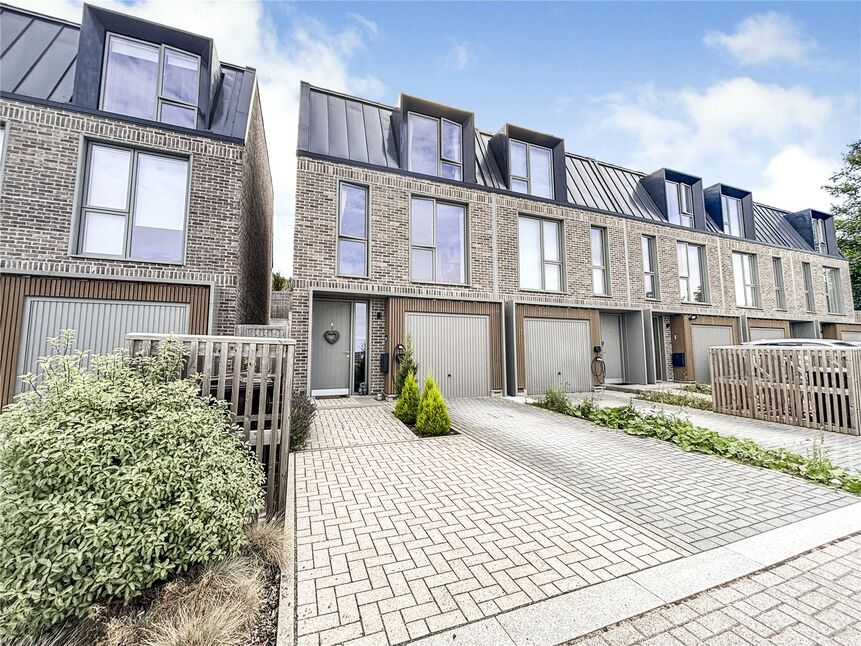 Main image of 4 bedroom End Terrace House for sale, Rosewell Rise, Chatham, Kent, ME4