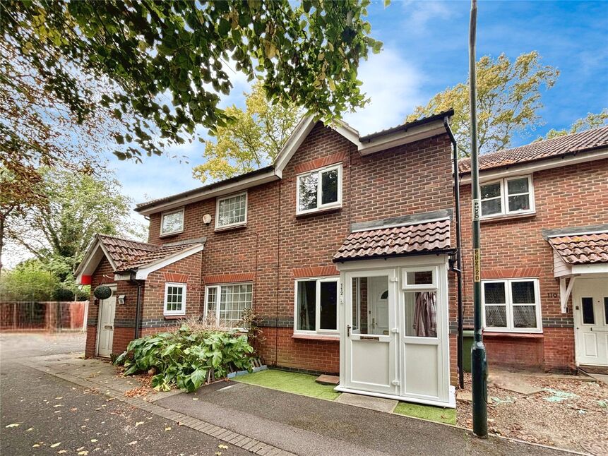 Main image of 2 bedroom Mid Terrace House for sale, Port Rise, Chatham, Kent, ME4