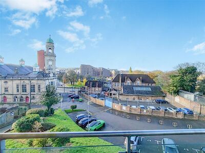 1 bedroom Flat for sale