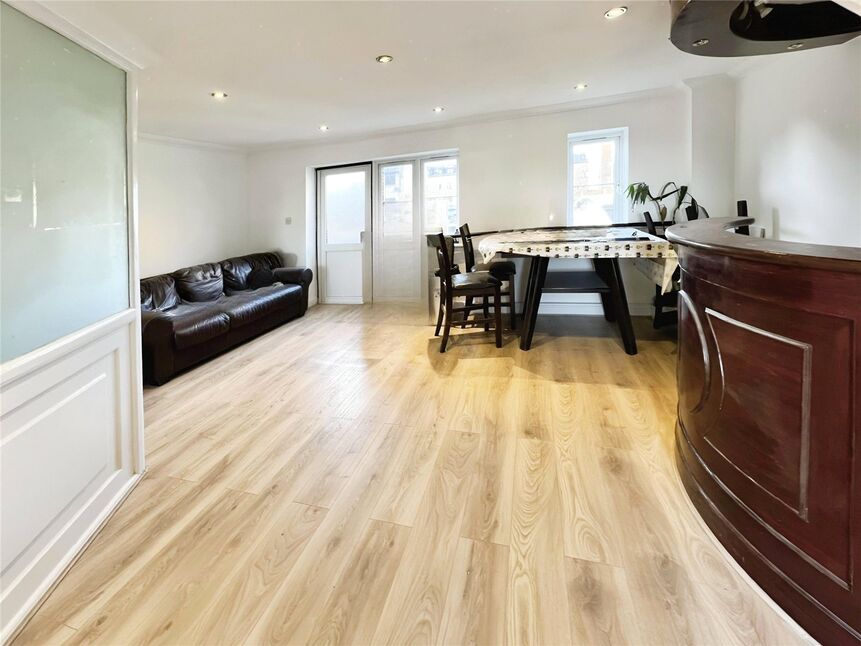 Main image of 3 bedroom End Terrace House to rent, Canal Road, Strood, Kent, ME2