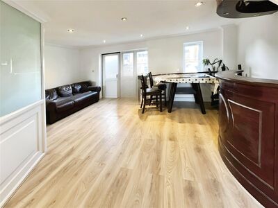 Canal Road, 3 bedroom End Terrace House to rent, &pound;1,700 pcm