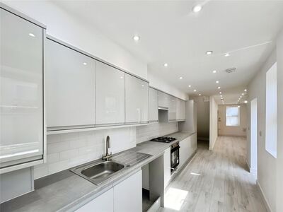 Sturla Road, 5 bedroom Mid Terrace House to rent, £2,200 pcm