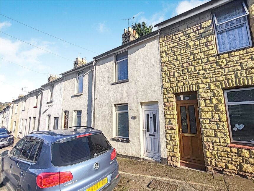 Main image of 2 bedroom Mid Terrace House for sale, Castle Road, Chatham, Kent, ME4