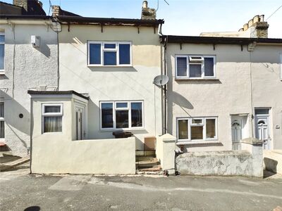 Albany Road, 3 bedroom Mid Terrace House to rent, £1,350 pcm
