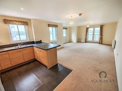 Rivermead, 2 bedroom  Flat for sale, £290,000
