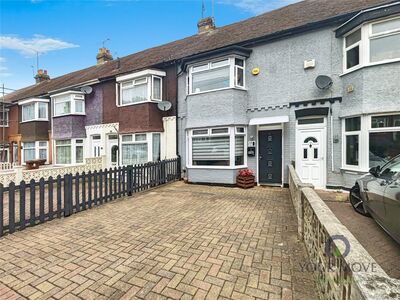 3 bedroom Mid Terrace House for sale