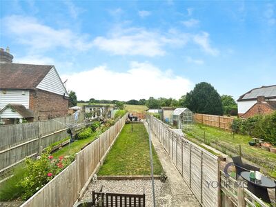 2 bedroom Mid Terrace House for sale