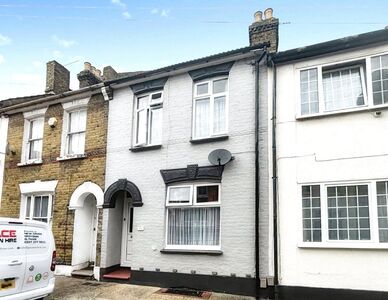 Lester Road, 3 bedroom Mid Terrace House for sale, £255,000