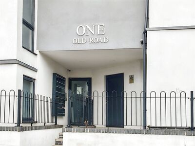 Old Road, 1 bedroom  Flat to rent, £1,000 pcm